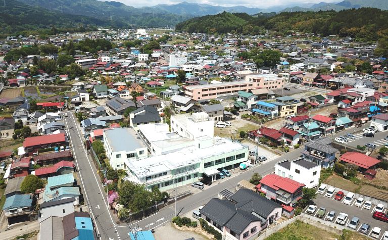 中之条の町と病院全景